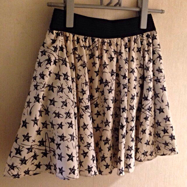 tip top(ティップトップ)の星柄フレアスカート レディースのスカート(ミニスカート)の商品写真