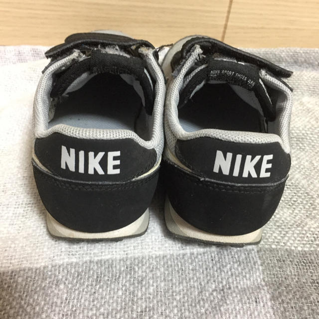 NIKE(ナイキ)のナイキのキッズシューズ キッズ/ベビー/マタニティのキッズ靴/シューズ(15cm~)(スニーカー)の商品写真