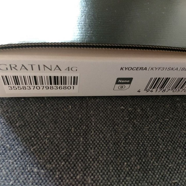 京セラ(キョウセラ)の【SIMフリー】送料無料 GRATINA 4G KYF31au スマホ/家電/カメラのスマートフォン/携帯電話(携帯電話本体)の商品写真