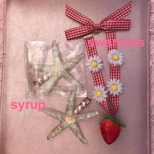 Swankiss(スワンキス)のswankiss ストロベリー チョーカー レディースのアクセサリー(ネックレス)の商品写真