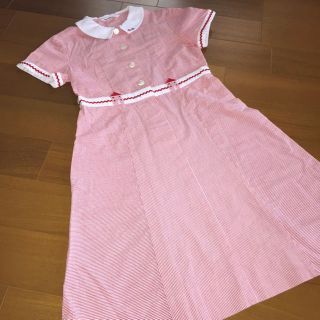 ファミリア(familiar)の美品🌟ファミリア 白いお襟が上品 赤いストライプのワンピース🌟サイズ140(ワンピース)