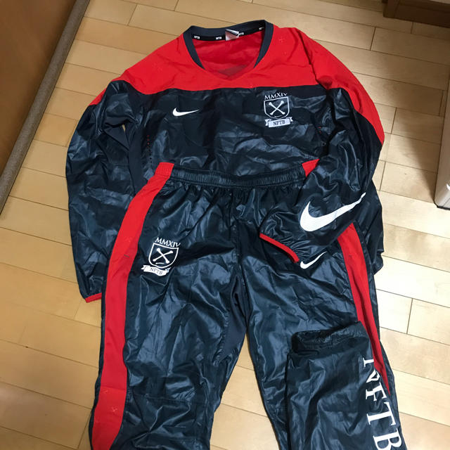 NIKE(ナイキ)の美品です⭐️ ナイキ NFTB ピステ 上下 スポーツ/アウトドアのサッカー/フットサル(ウェア)の商品写真