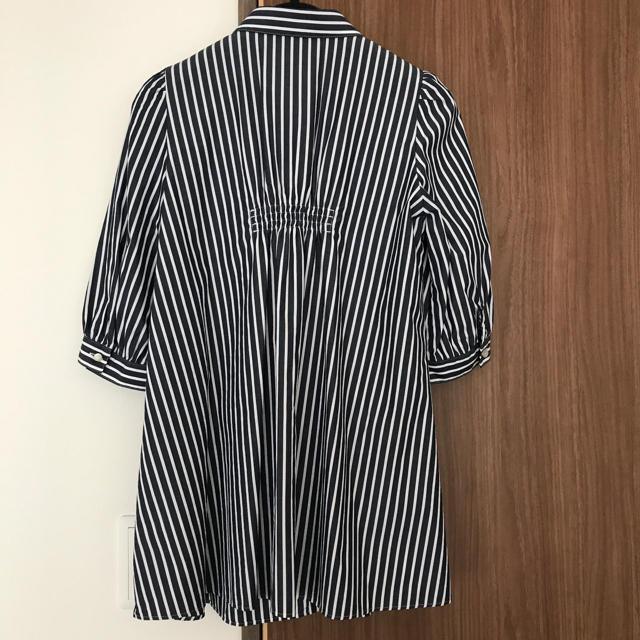 BURBERRY BLUE LABEL(バーバリーブルーレーベル)の【送料込】BBL＊リボン紐付・ストライプ柄／前フリルシャツ＊中古美品＆直営店購入 レディースのトップス(シャツ/ブラウス(長袖/七分))の商品写真