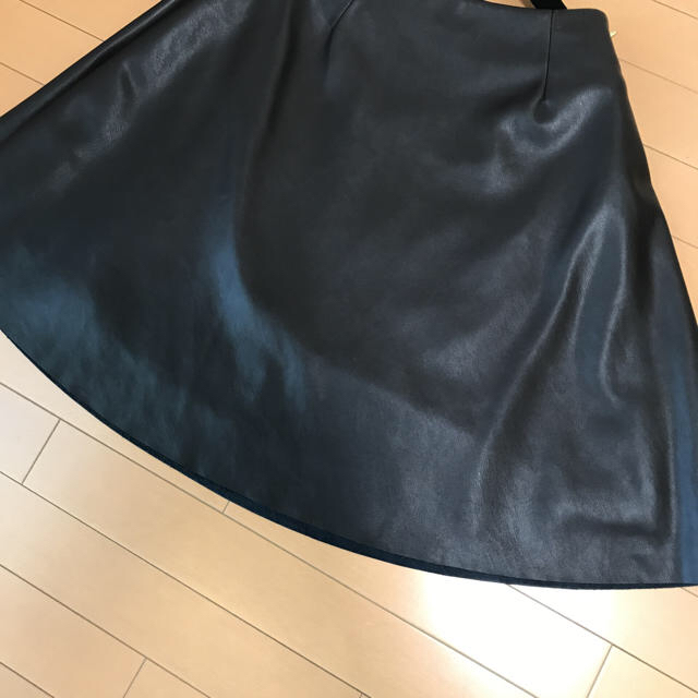 GALLARDA GALANTE(ガリャルダガランテ)のフェイクレザー❗️フレアースカート レディースのスカート(ひざ丈スカート)の商品写真