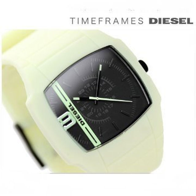DIESEL(ディーゼル)のディーゼル時計☆個性派・ブラック×ホワイト！！好感触・シリコン一体型 レディースのファッション小物(腕時計)の商品写真