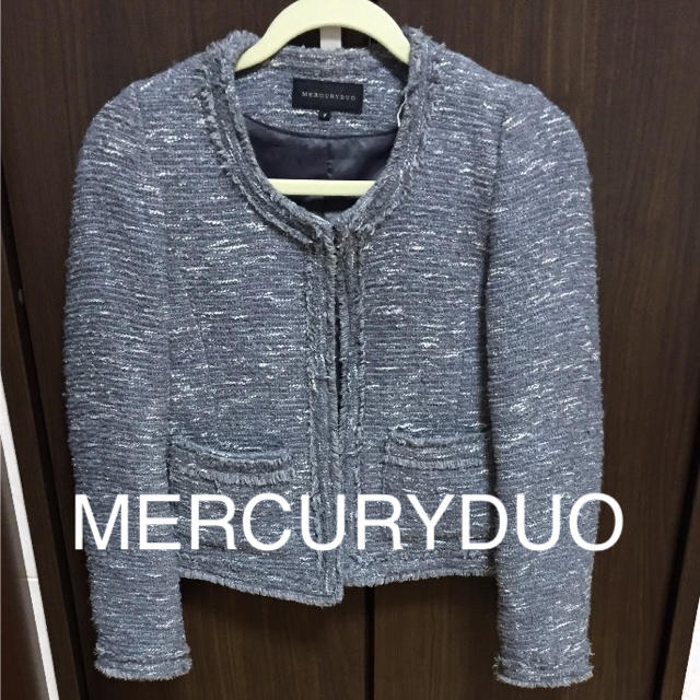 MERCURYDUO(マーキュリーデュオ)のちい様専用 ツイードノーカラージャケット グレー レディースのジャケット/アウター(ノーカラージャケット)の商品写真