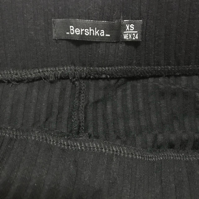 Bershka(ベルシュカ)のパンツ 黒 レディースのパンツ(カジュアルパンツ)の商品写真