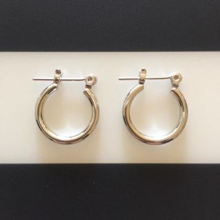 即購入OK☆新品送料込☆16mmシルバー☆フープピアス☆2個1ペア☆男女兼用(ピアス(両耳用))