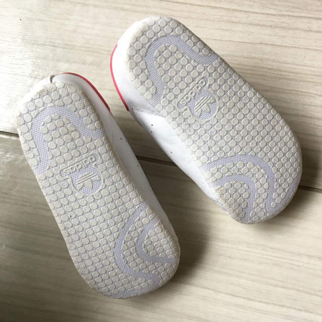 adidas(アディダス)のアディダス ベビーシューズ 箱あり+100円 キッズ/ベビー/マタニティのベビー靴/シューズ(~14cm)(スニーカー)の商品写真