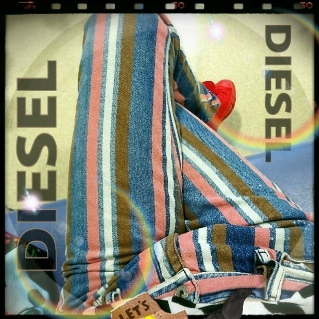 DIESEL(ディーゼル)のディーゼルDIESELデニムパンツカラフルボーダーストライプ 個性的 オシャレ レディースのパンツ(デニム/ジーンズ)の商品写真