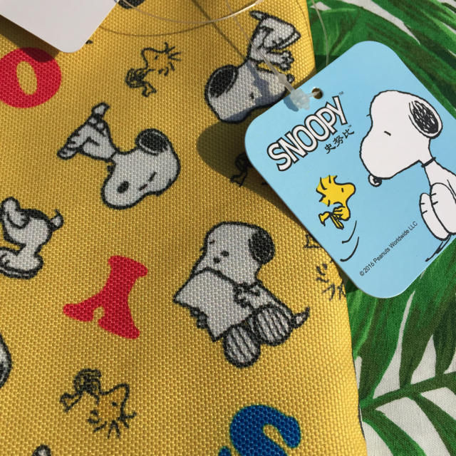 SNOOPY(スヌーピー)の新品＊タグ付き スヌーピ 折りたたみ傘カバー レディースのファッション小物(傘)の商品写真