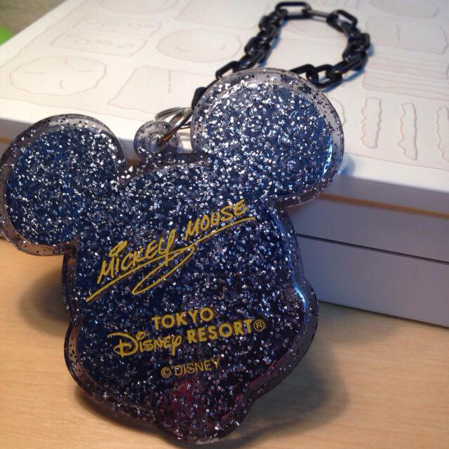 Disney(ディズニー)のミッキー キラキラチャーム レディースのファッション小物(キーホルダー)の商品写真