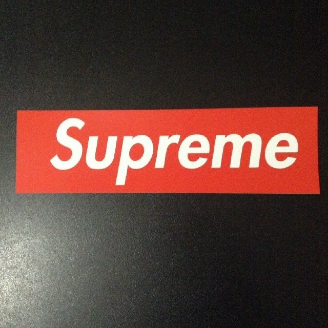 Supreme(シュプリーム)の《5.7cm×20.3cm》Supreme ステッカー赤 １枚 《正規品》 メンズのメンズ その他(その他)の商品写真