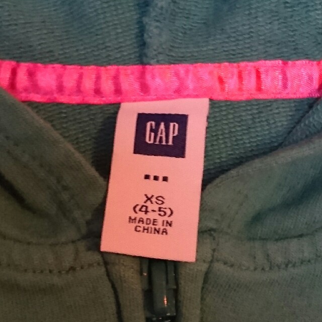 babyGAP(ベビーギャップ)のGAP グリーン系女の子用パーカーxs キッズ/ベビー/マタニティのキッズ服女の子用(90cm~)(その他)の商品写真