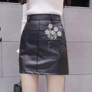 花 刺繍 フェイク レザー スカート 韓国ファッション オルチャン ストリート(ミニスカート)