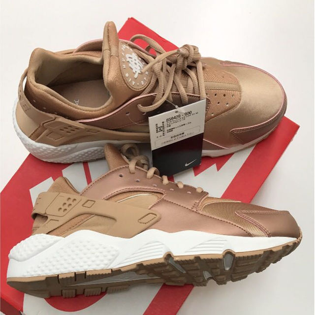 NIKE(ナイキ)の新品 NIKE W AIR HUARACHE RUN SE ナイキ エアハラチ メンズの靴/シューズ(スニーカー)の商品写真