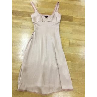 ビーシービージーマックスアズリア(BCBGMAXAZRIA)のBCBG ☆美品ピンクシャンパンゴールドワンピース(ひざ丈ワンピース)