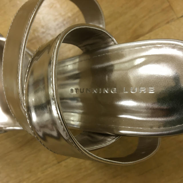 STUNNING LURE(スタニングルアー)の新品❤️スタニングルアー❤️スモーキーシルバーヒールサンダル レディースの靴/シューズ(サンダル)の商品写真