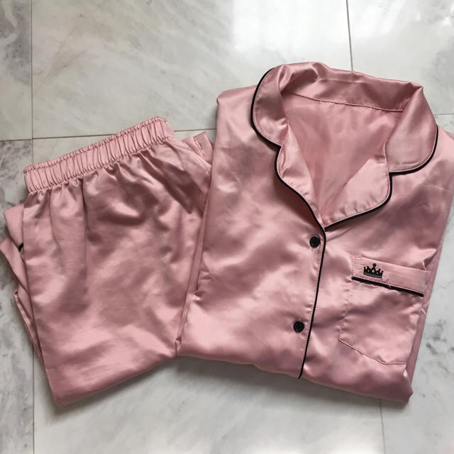 GU(ジーユー)のGU♡サテンパジャマ Lサイズ 美品 ジーユー ピンク レディースのルームウェア/パジャマ(パジャマ)の商品写真