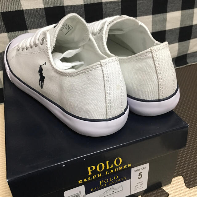 POLO RALPH LAUREN(ポロラルフローレン)の訳あり大特価‼︎【新品】ポロ ラルフローレン スニーカー（約24㎝） レディースの靴/シューズ(スニーカー)の商品写真