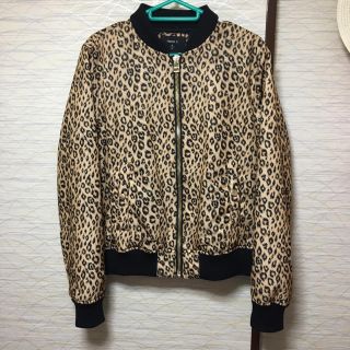 フォーエバートゥエンティーワン(FOREVER 21)のforever21  ブルゾン ma-1 ヒョウ柄 総柄 中綿 ジャンパー 上着(ブルゾン)