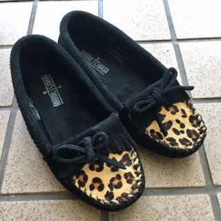 ミネトンカ(Minnetonka)の美品 Minnetonka ミネトンカ レオパード 5  ブラック 黒 モカシン(スリッポン/モカシン)