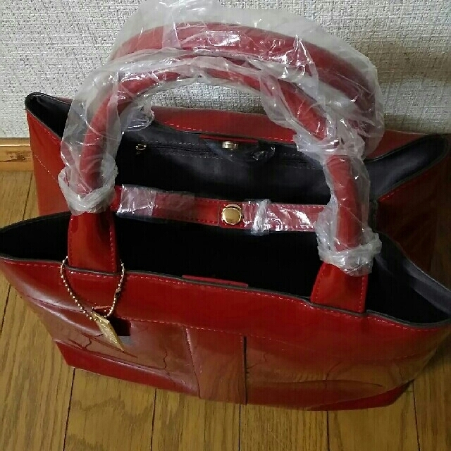 JUNKO SHIMADA(ジュンコシマダ)の新品 ジュンコシマダ Part2 エナメル ハンドバッグ レッド 赤 レディースのバッグ(ハンドバッグ)の商品写真