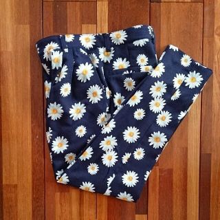 マウジー(moussy)の今季☆flower tuck pants(カジュアルパンツ)