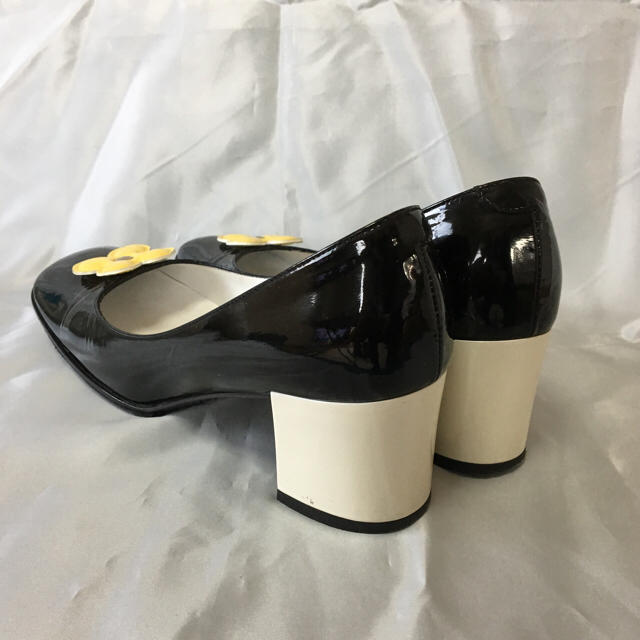 LOUIS VUITTON(ルイヴィトン)の美品ルイヴィトン エナメル パンプス35 1/2バイカラー レディースの靴/シューズ(ハイヒール/パンプス)の商品写真