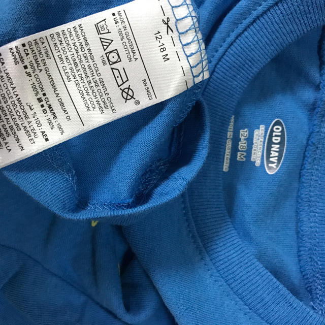 Old Navy(オールドネイビー)のオールドネイビー 長袖Tシャツ ブルー 飛行機柄 12-18M キッズ/ベビー/マタニティのベビー服(~85cm)(Ｔシャツ)の商品写真