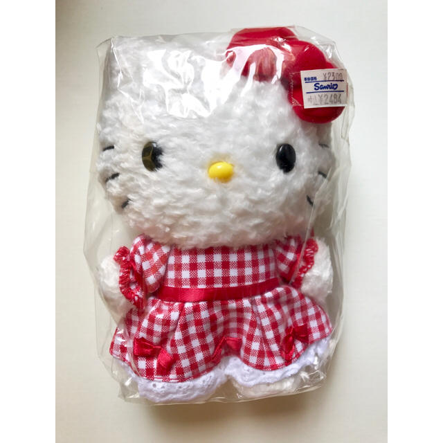 ハローキティ(ハローキティ)のお値下げしました！【新品】Hello Kitty チェックワンピースぬいぐるみ エンタメ/ホビーのおもちゃ/ぬいぐるみ(ぬいぐるみ)の商品写真