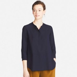 ユニクロ(UNIQLO)のユニクロ　レーヨンエアリーブラウス　紺(シャツ/ブラウス(長袖/七分))