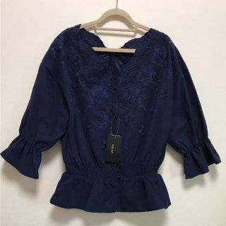 アベイル(Avail)の【メカ様 専用】新品 キャンディ袖 エンブロ レース 刺繍 スカラップ L(シャツ/ブラウス(長袖/七分))