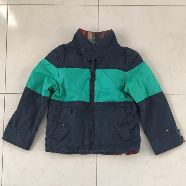 TOMMY HILFIGER(トミーヒルフィガー)のトミー ☆ リバーシブル ジャンパー 美品 キッズ/ベビー/マタニティのキッズ服男の子用(90cm~)(ジャケット/上着)の商品写真