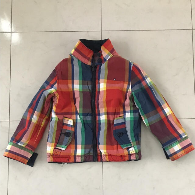 TOMMY HILFIGER(トミーヒルフィガー)のトミー ☆ リバーシブル ジャンパー 美品 キッズ/ベビー/マタニティのキッズ服男の子用(90cm~)(ジャケット/上着)の商品写真