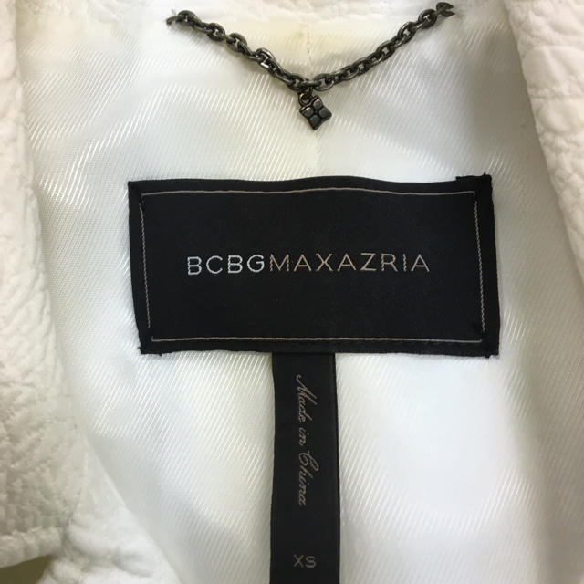 BCBGMAXAZRIA(ビーシービージーマックスアズリア)のBCBG max azuria 超美品❤️ホワイトジャガードライダースジャケット レディースのジャケット/アウター(ライダースジャケット)の商品写真