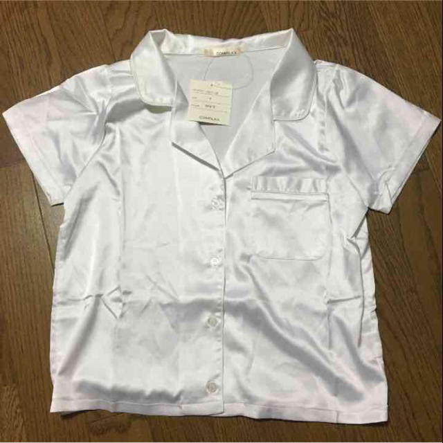 COMFILAX 白シャツ レディースのトップス(Tシャツ(半袖/袖なし))の商品写真