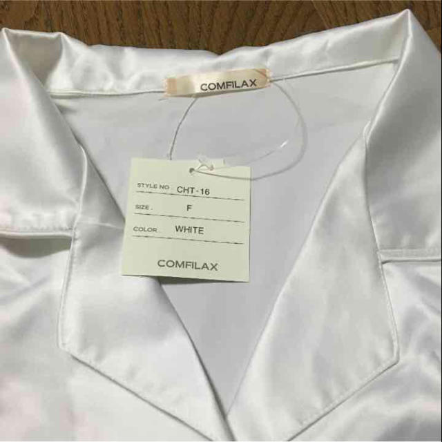 COMFILAX 白シャツ レディースのトップス(Tシャツ(半袖/袖なし))の商品写真