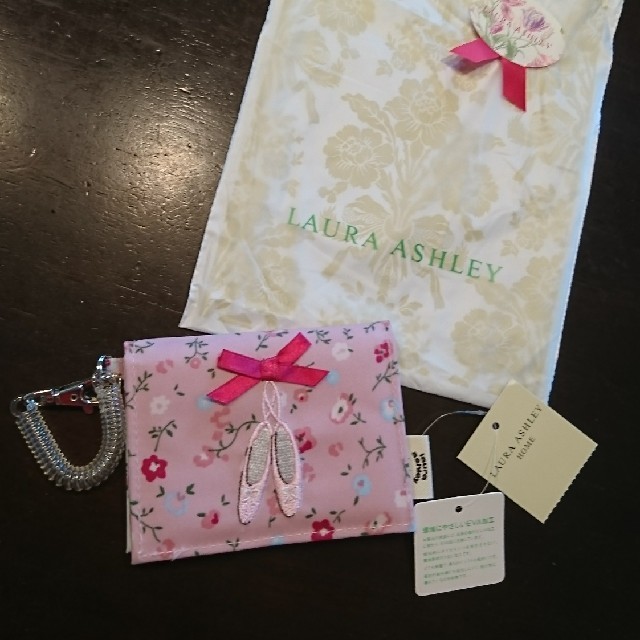 LAURA ASHLEY(ローラアシュレイ)の【タグ付き！新品✨】ローラアシュレイ カードケース❤ レディースのファッション小物(名刺入れ/定期入れ)の商品写真