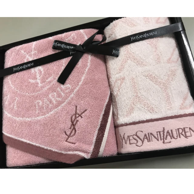 Yves Saint Laurent Beaute(イヴサンローランボーテ)の【イヴ･サンローラン】新品未使用❤️タオルセット ピンク インテリア/住まい/日用品の日用品/生活雑貨/旅行(タオル/バス用品)の商品写真