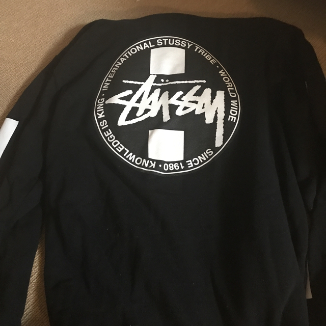 STUSSY(ステューシー)のstussy ブラック パーカー スウェット レディースのトップス(パーカー)の商品写真