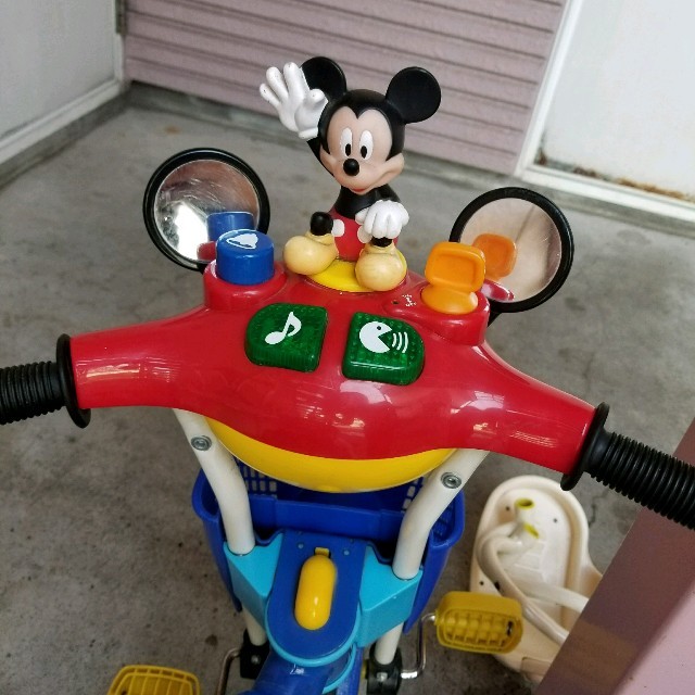 Disney(ディズニー)のミッキーおしゃべり三輪車 キッズ/ベビー/マタニティの外出/移動用品(三輪車)の商品写真