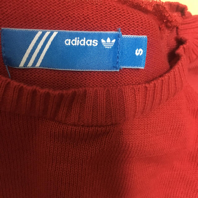 adidas(アディダス)の専用！adidas。赤スェットセーター。袖リボン レディースのトップス(トレーナー/スウェット)の商品写真