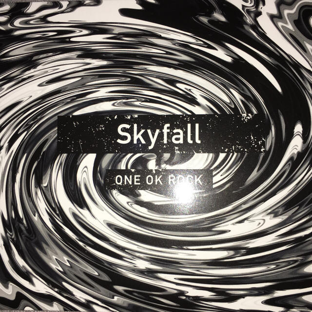 ONE OK ROCK(ワンオクロック)のONE OK ROCK ワンオクのライブ会場限定CD『Skyfall』 エンタメ/ホビーのCD(ポップス/ロック(邦楽))の商品写真