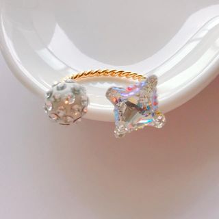 スワロフスキー(SWAROVSKI)のSWAROVSKIクリスタルビジューとグルーデコきらきらボールのリング(リング)