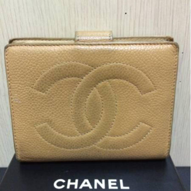 CHANEL(シャネル)の本物シャネルベージュキャビアスキンココマークのお財布 レディースのファッション小物(財布)の商品写真