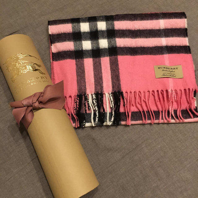 BURBERRY(バーバリー)の確実正規品BURBERRY  マフラー 即完売貴重カラー レディースのファッション小物(マフラー/ショール)の商品写真