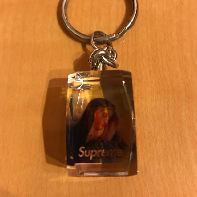 Supreme(シュプリーム)の大人気 supreme シュプリーム キーホルダー マリア   ガラス メンズのファッション小物(キーホルダー)の商品写真