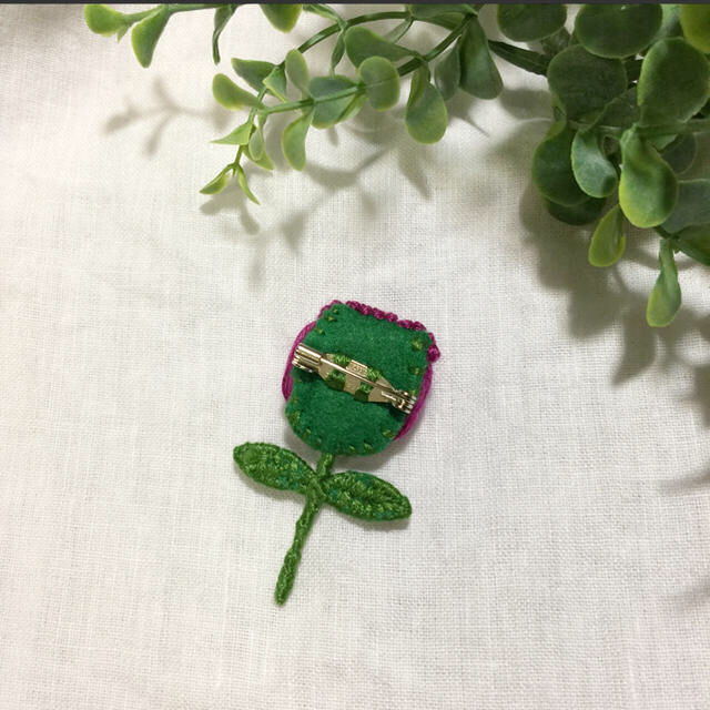 刺繍ブローチ アザミ レディースのアクセサリー(ブローチ/コサージュ)の商品写真