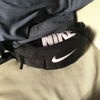 ナイキ(NIKE)のNIKE ウエストポーチ ボディバッグ(ウエストポーチ)